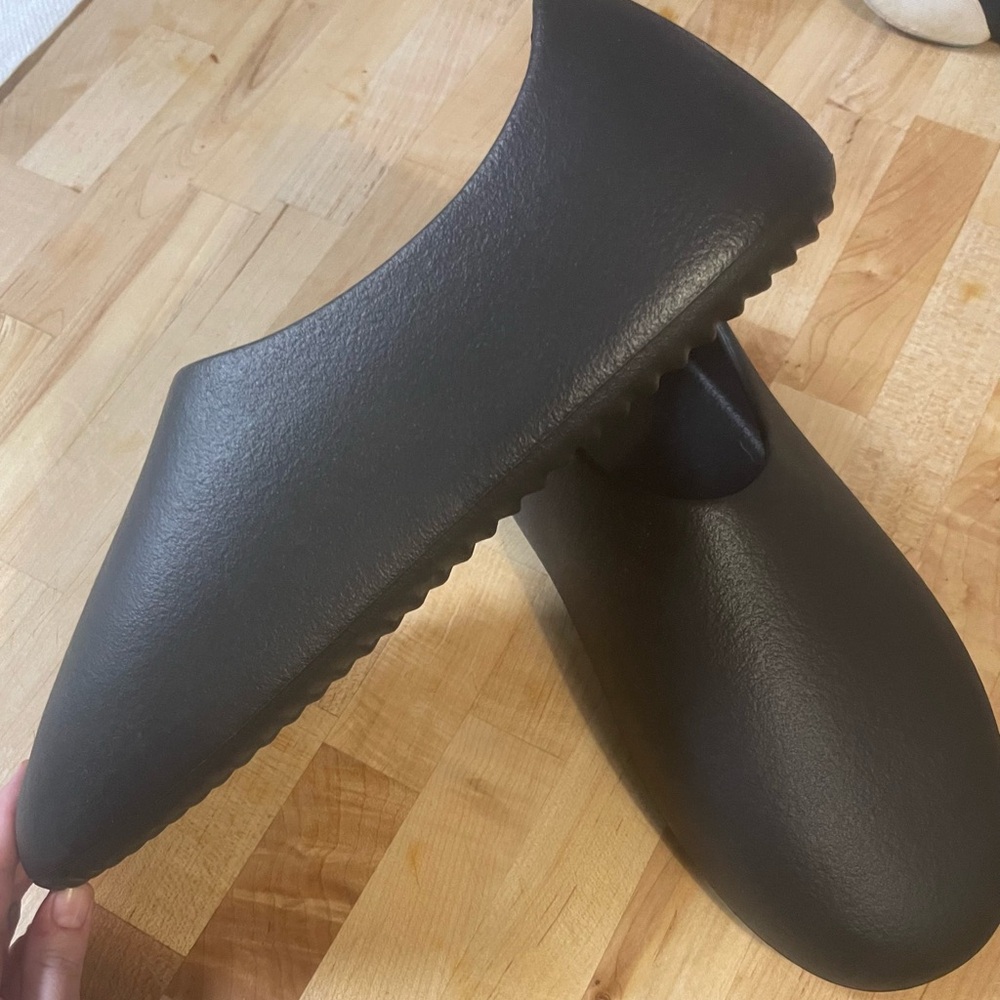 YZY Slides slip on Yeezy shoes size 12 - Picture 3 of 3